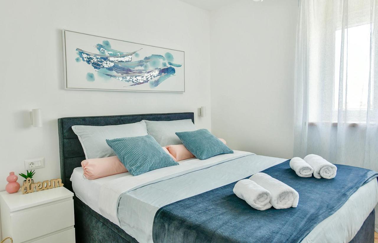 Apartment Aura Пореч Екстериор снимка