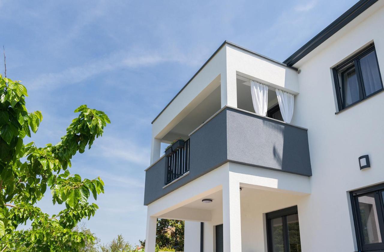 Apartment Aura Пореч Екстериор снимка