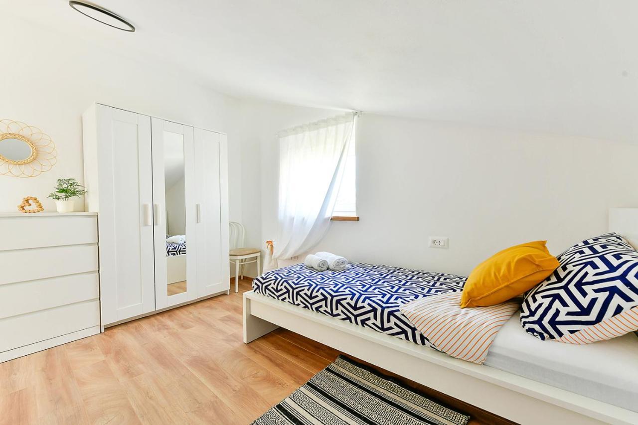 Apartment Aura Пореч Екстериор снимка