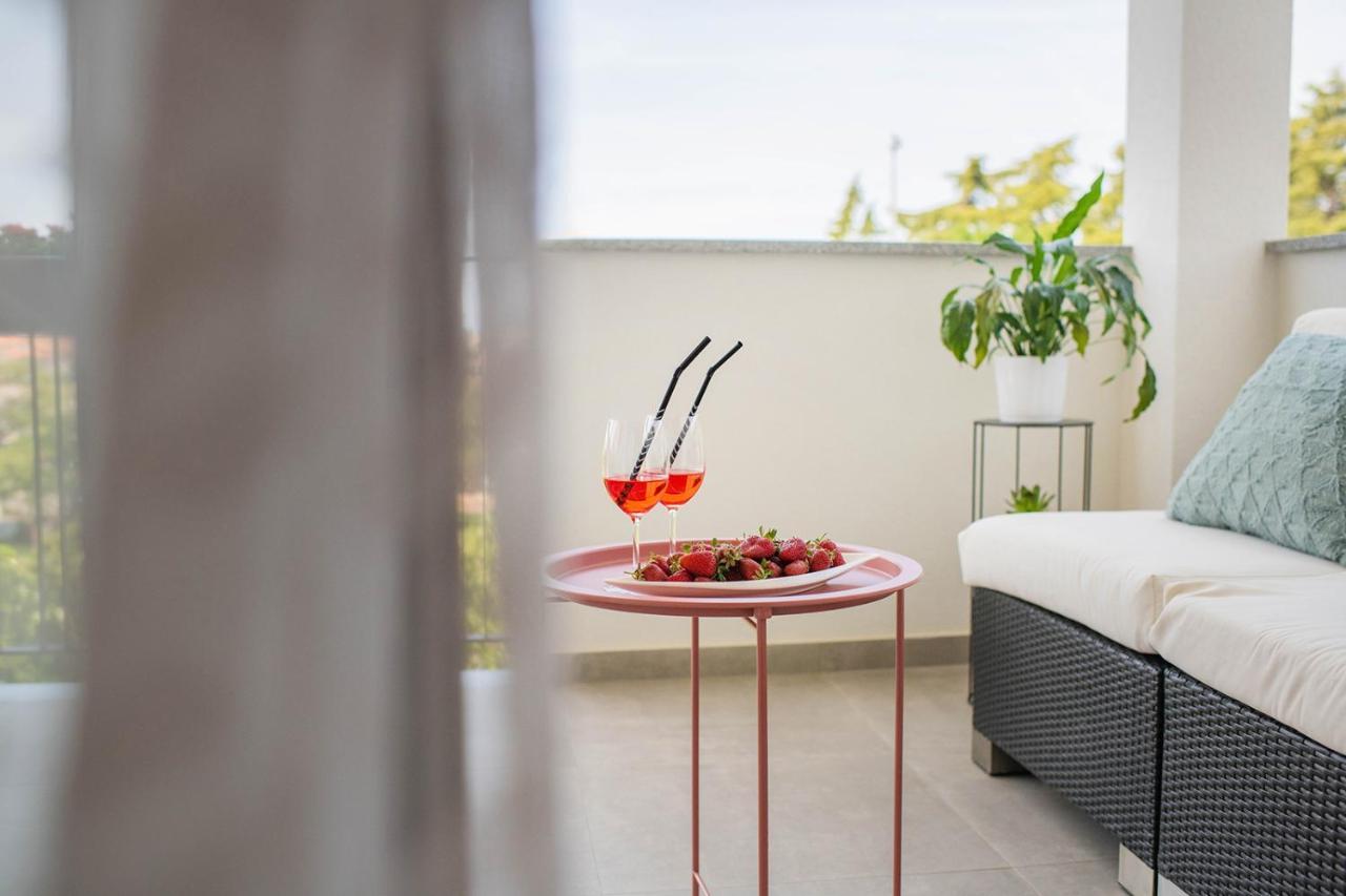 Apartment Aura Пореч Екстериор снимка